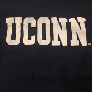 🏀🏀UConn College T-Shirt Size M🏀🏀